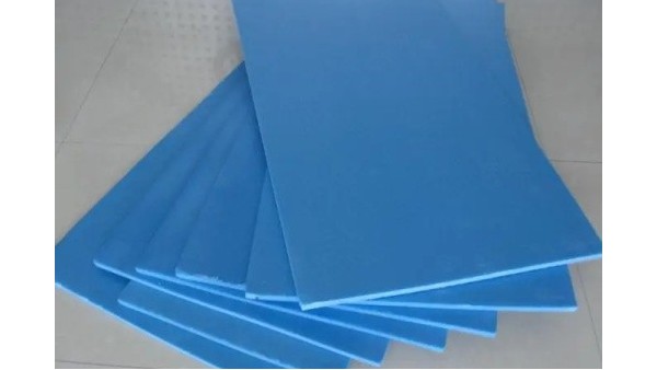 地暖鋪設選擇擠塑板還是白晶板？